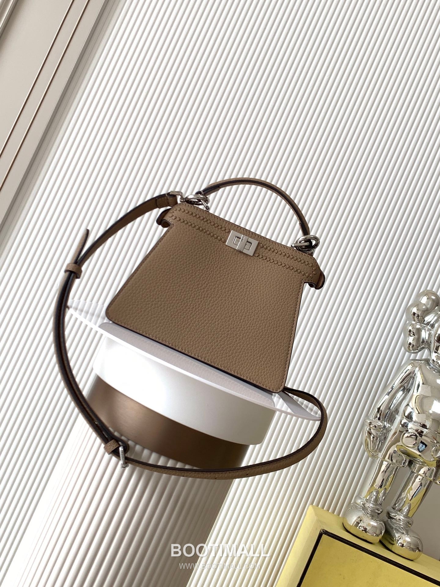 Fendi Peekaboo ISeeU Small Cuoio Romano Leather Bag 펜디 피카부 아이씨유 스몰 쿠오이오 로마노 레더 백 20cm 2