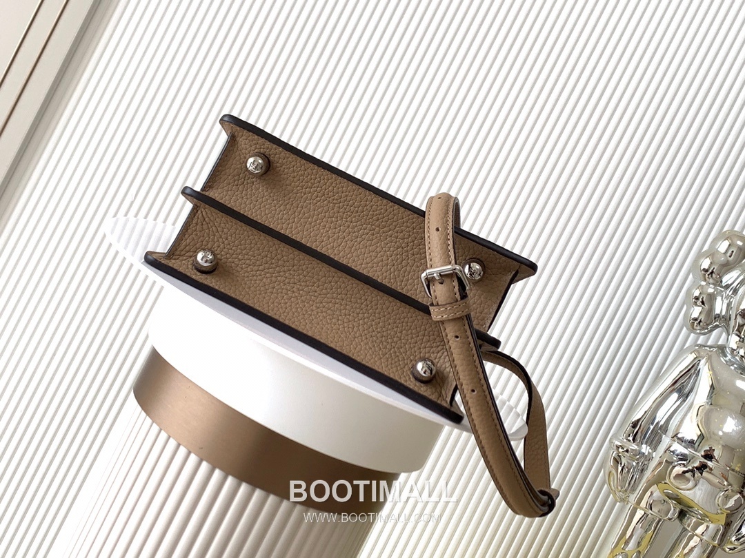 Fendi Peekaboo ISeeU Small Cuoio Romano Leather Bag 펜디 피카부 아이씨유 스몰 쿠오이오 로마노 레더 백 20cm 4