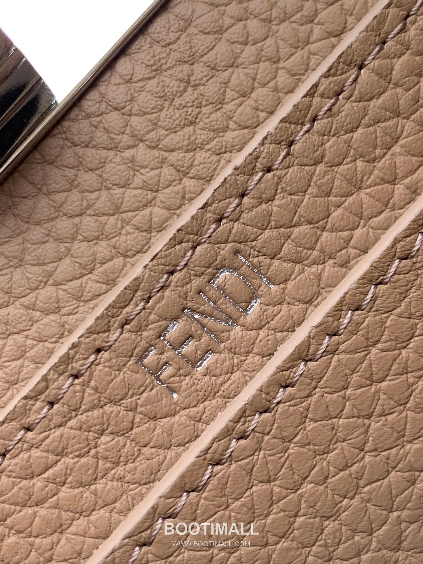 Fendi Peekaboo ISeeU Small Cuoio Romano Leather Bag 펜디 피카부 아이씨유 스몰 쿠오이오 로마노 레더 백 20cm 9