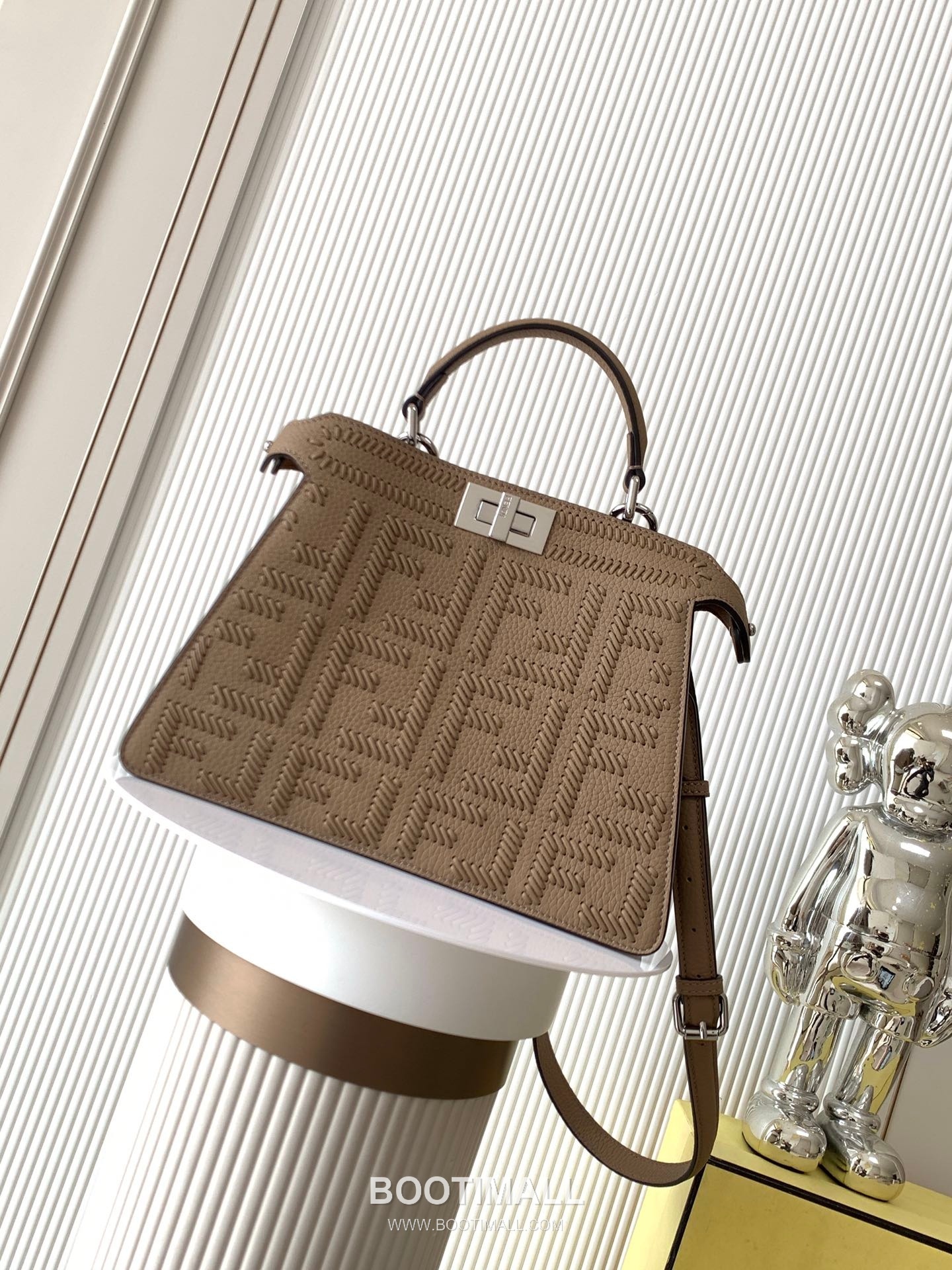 Fendi Peekaboo ISeeU Medium Cuoio Romano Leather Bag 펜디 피카부 아이씨유 미디엄 쿠오이오 로마노 레더 백 27cm 1