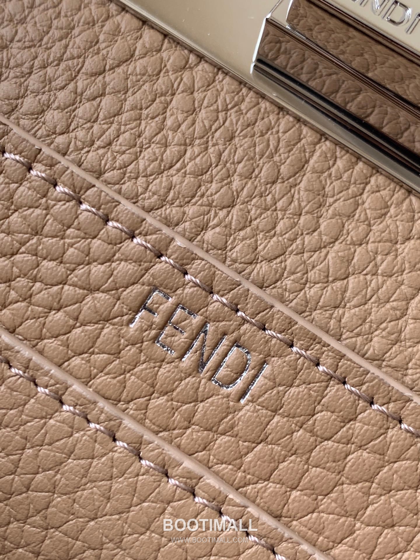 Fendi Peekaboo ISeeU Medium Cuoio Romano Leather Bag 펜디 피카부 아이씨유 미디엄 쿠오이오 로마노 레더 백 27cm 9