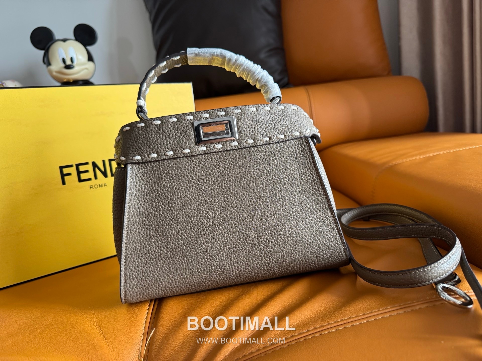 Fendi Peekaboo Small Full Grain Leather Bag 펜디 피카부 스몰 풀그레인 레더 백 23cm 1