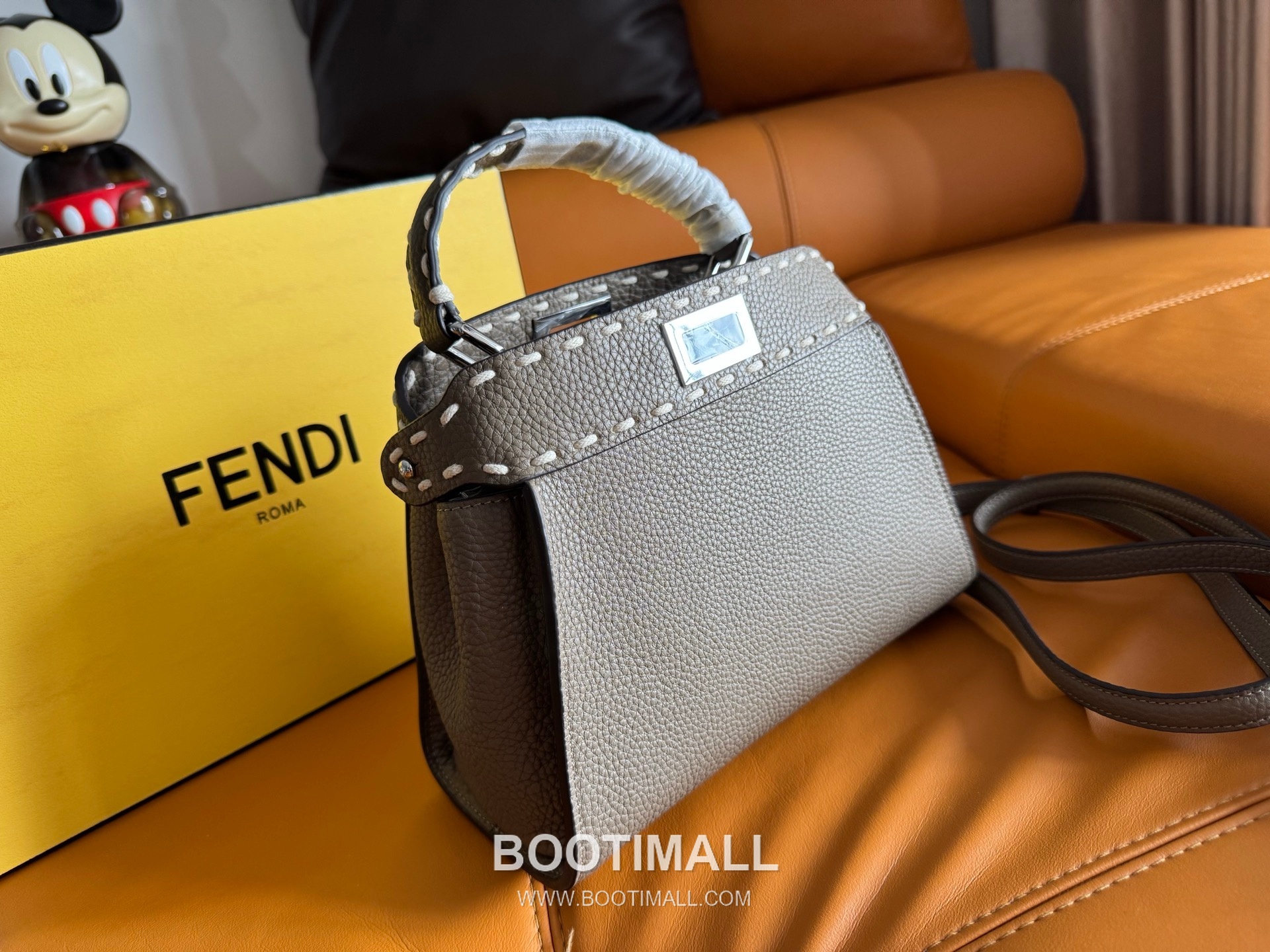 Fendi Peekaboo Small Full Grain Leather Bag 펜디 피카부 스몰 풀그레인 레더 백 23cm 2