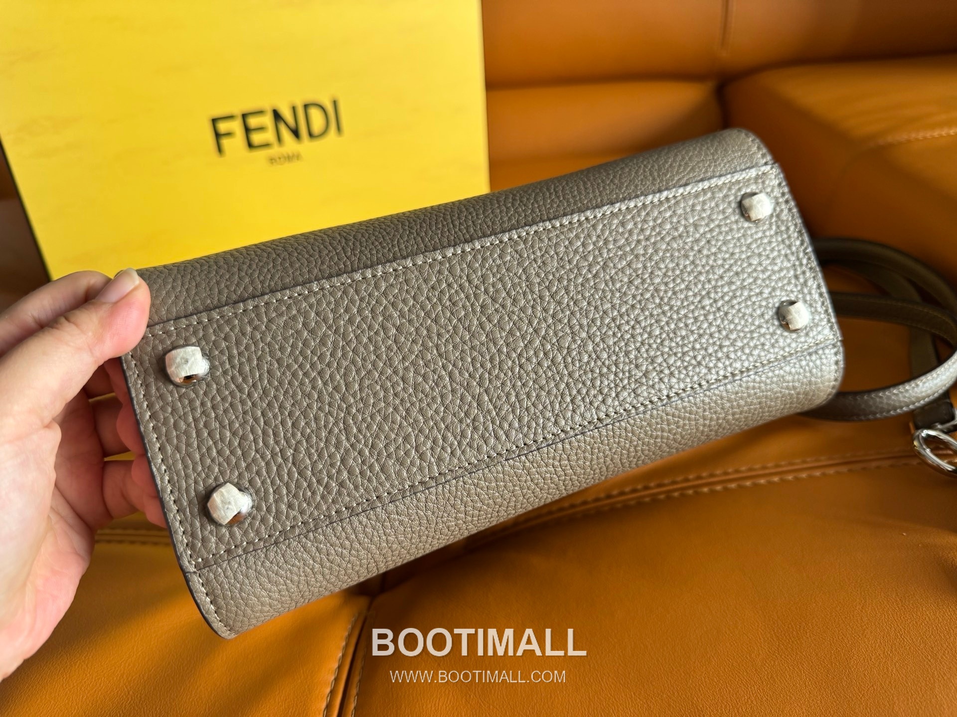 Fendi Peekaboo Small Full Grain Leather Bag 펜디 피카부 스몰 풀그레인 레더 백 23cm 4