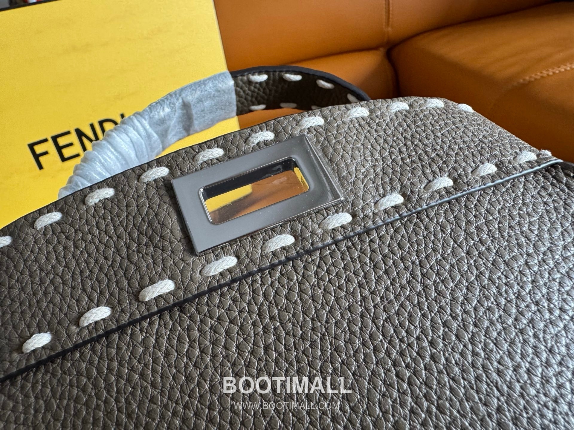 Fendi Peekaboo Small Full Grain Leather Bag 펜디 피카부 스몰 풀그레인 레더 백 23cm 5