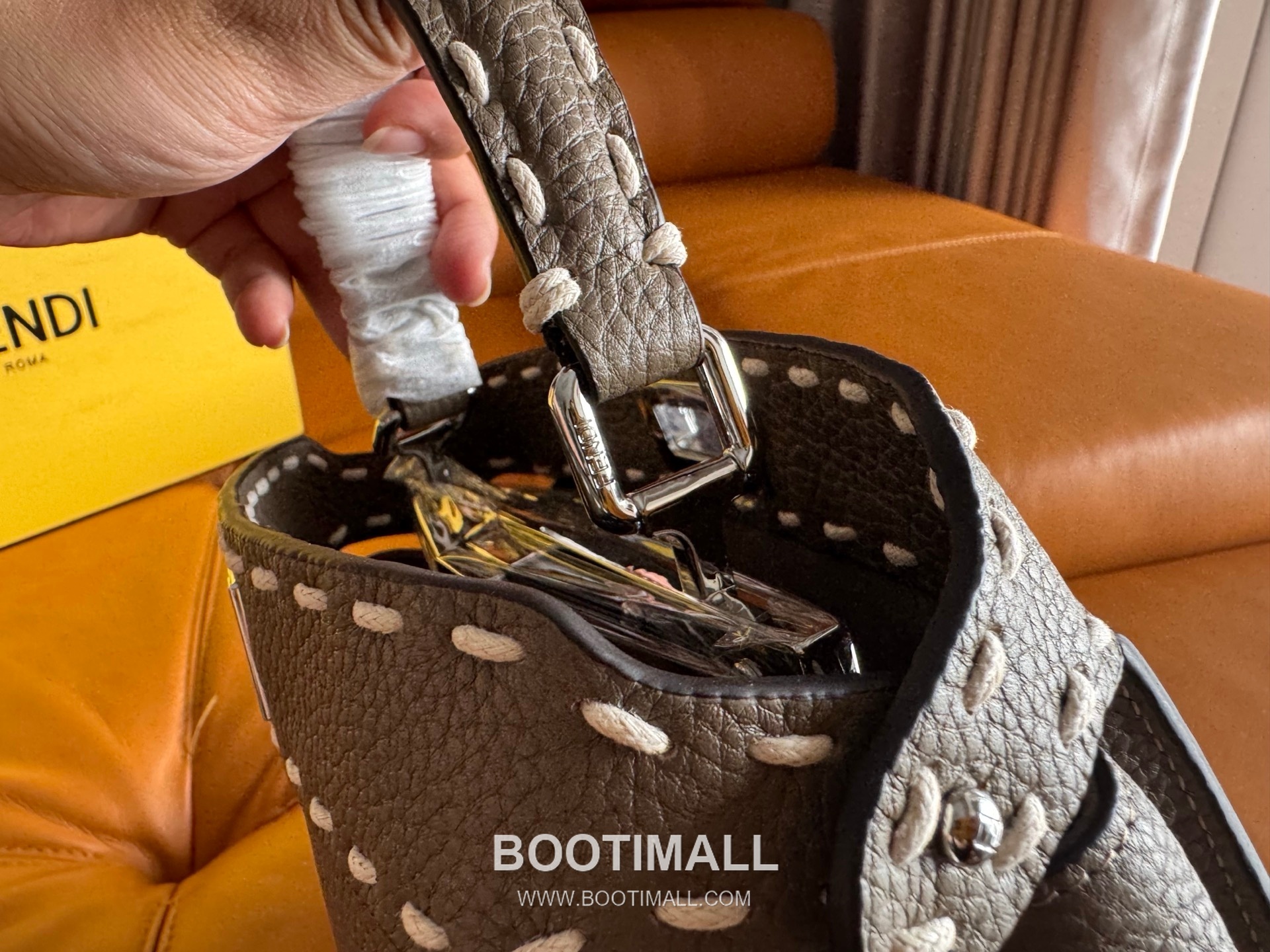 Fendi Peekaboo Small Full Grain Leather Bag 펜디 피카부 스몰 풀그레인 레더 백 23cm 6