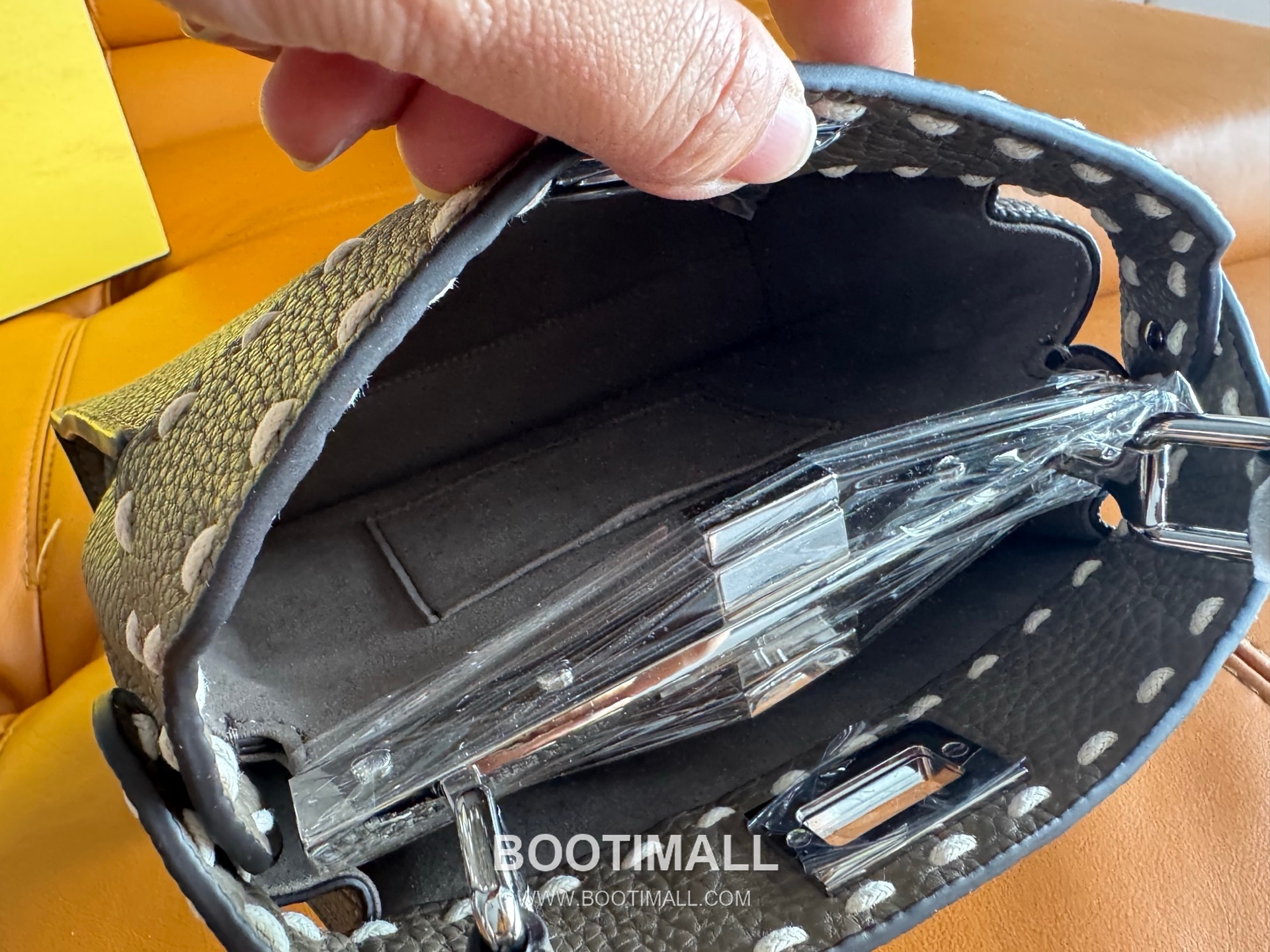 Fendi Peekaboo Small Full Grain Leather Bag 펜디 피카부 스몰 풀그레인 레더 백 23cm 8