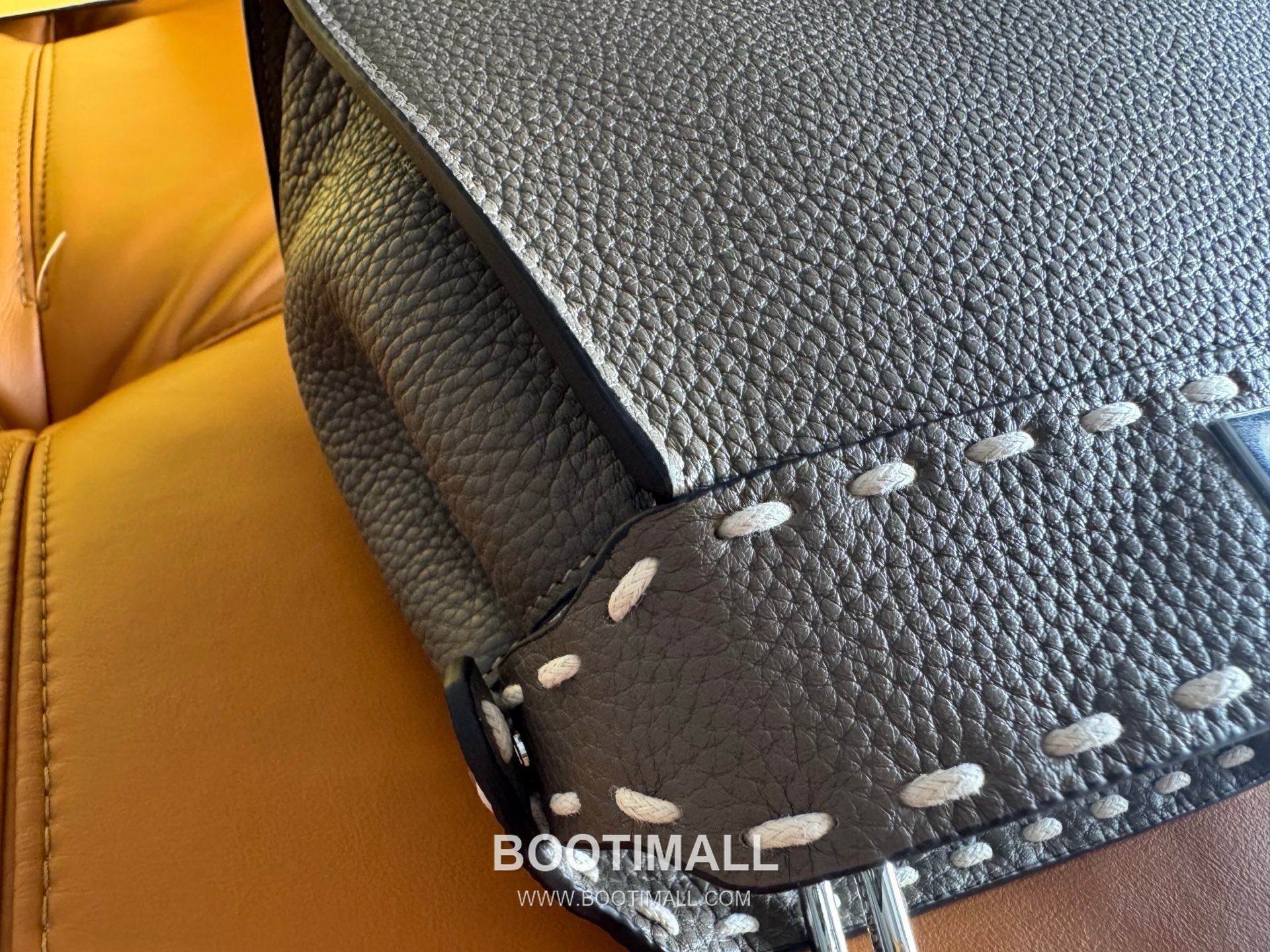 Fendi Peekaboo Small Full Grain Leather Bag 펜디 피카부 스몰 풀그레인 레더 백 23cm 9