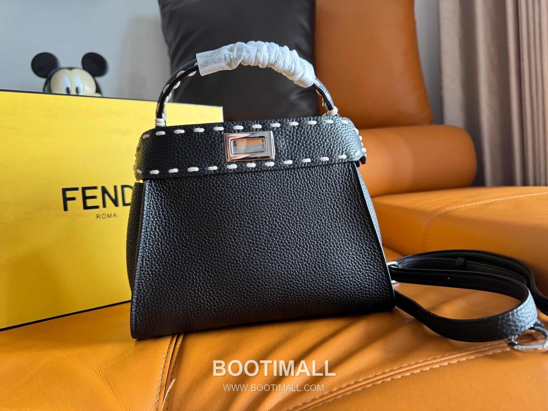 Fendi Peekaboo Small Full Grain Leather Bag 펜디 피카부 스몰 풀그레인 레더 백 23cm 1