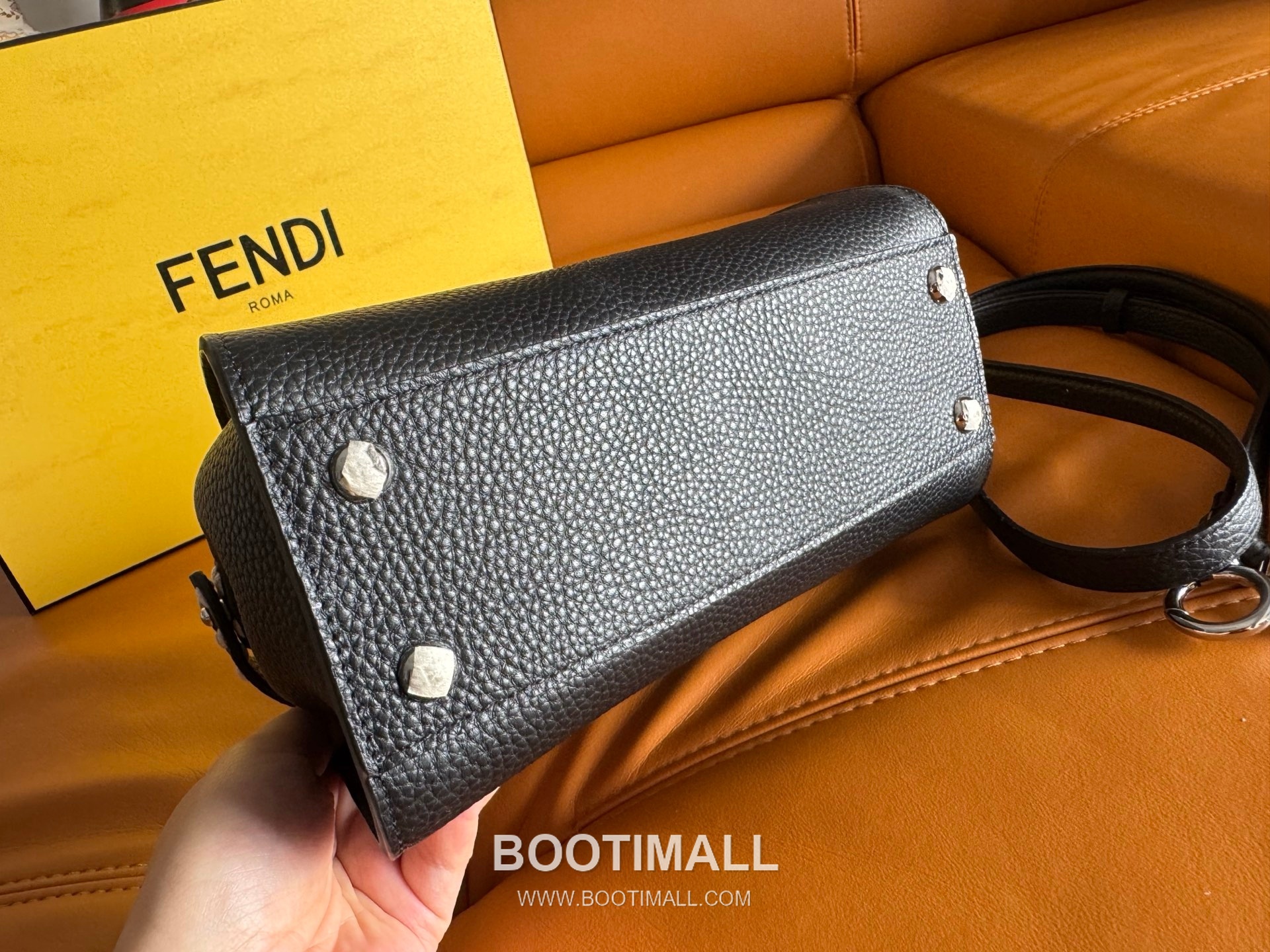 Fendi Peekaboo Small Full Grain Leather Bag 펜디 피카부 스몰 풀그레인 레더 백 23cm 4