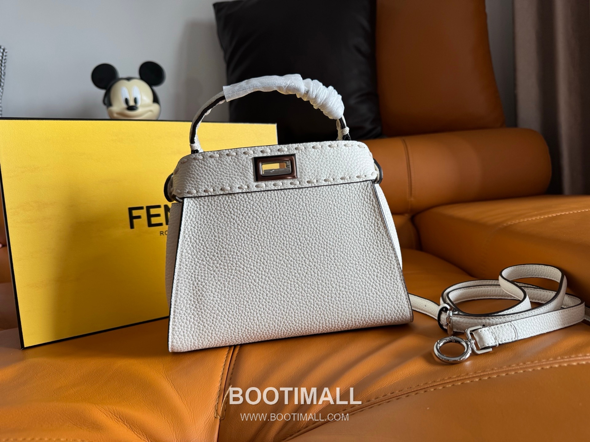 Fendi Peekaboo Small Full Grain Leather Bag 펜디 피카부 스몰 풀그레인 레더 백 23cm 1