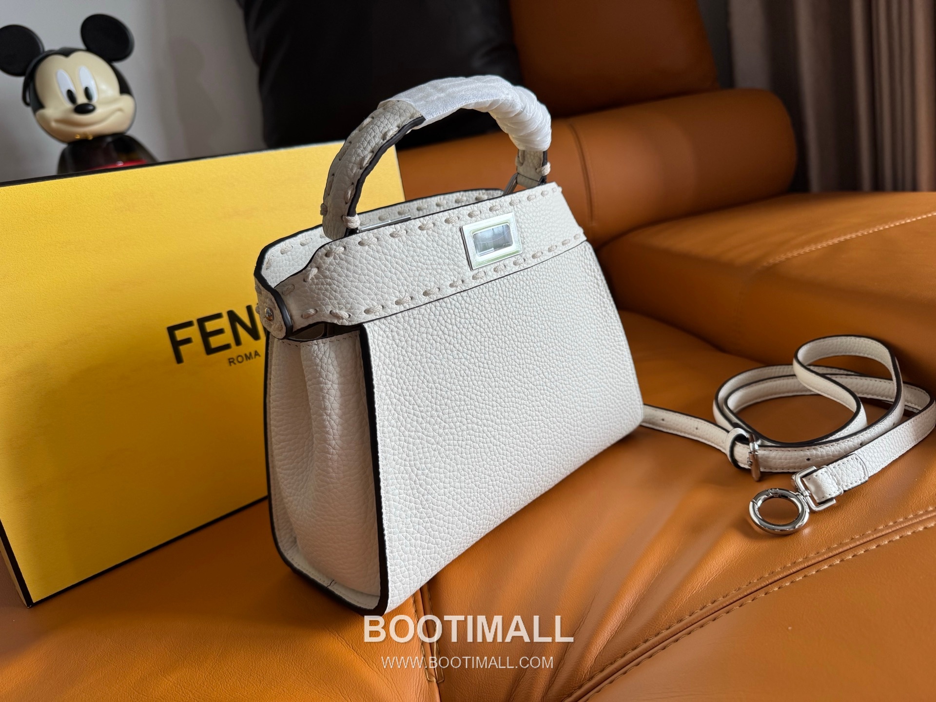 Fendi Peekaboo Small Full Grain Leather Bag 펜디 피카부 스몰 풀그레인 레더 백 23cm 2