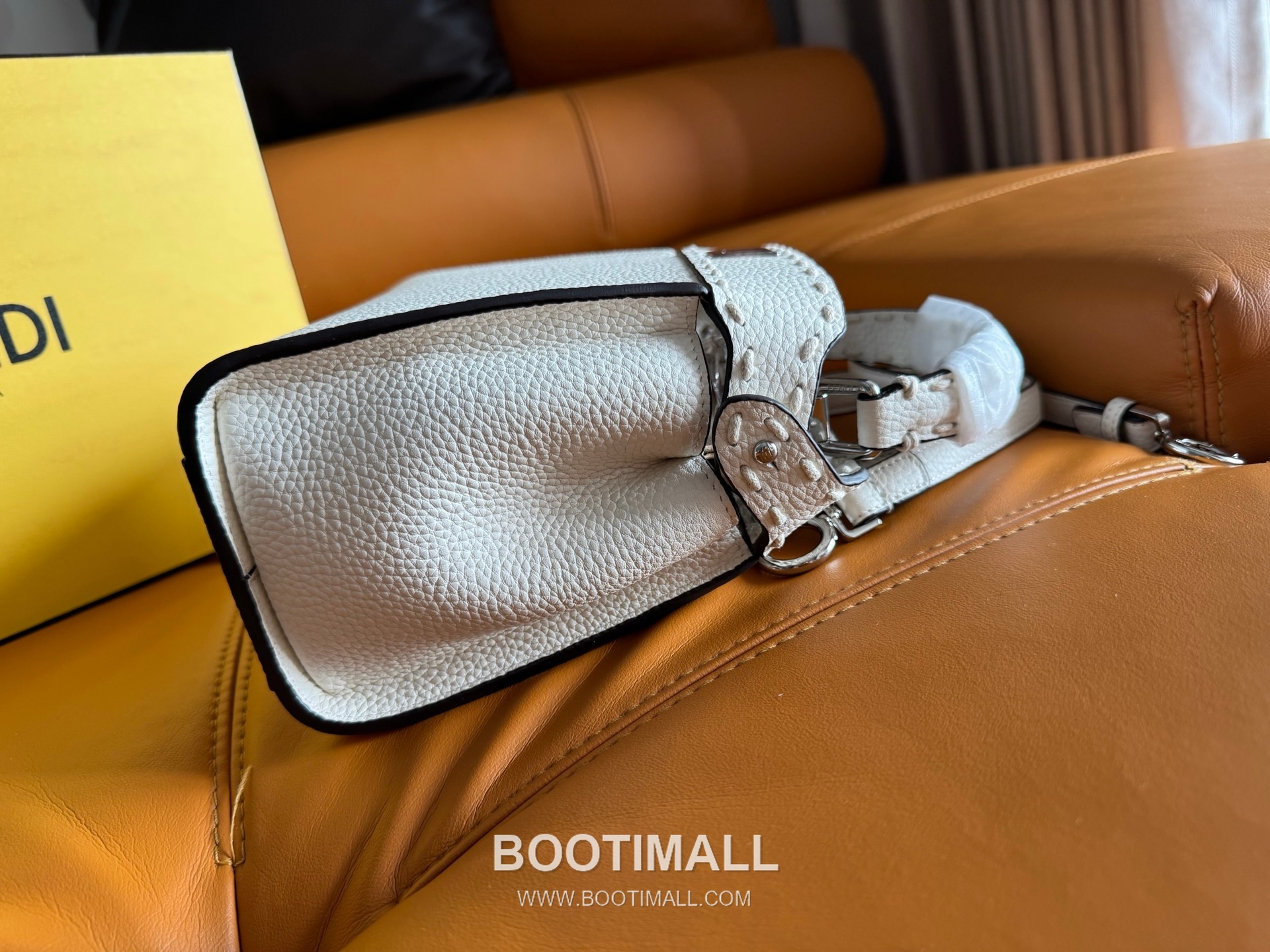 Fendi Peekaboo Small Full Grain Leather Bag 펜디 피카부 스몰 풀그레인 레더 백 23cm 3