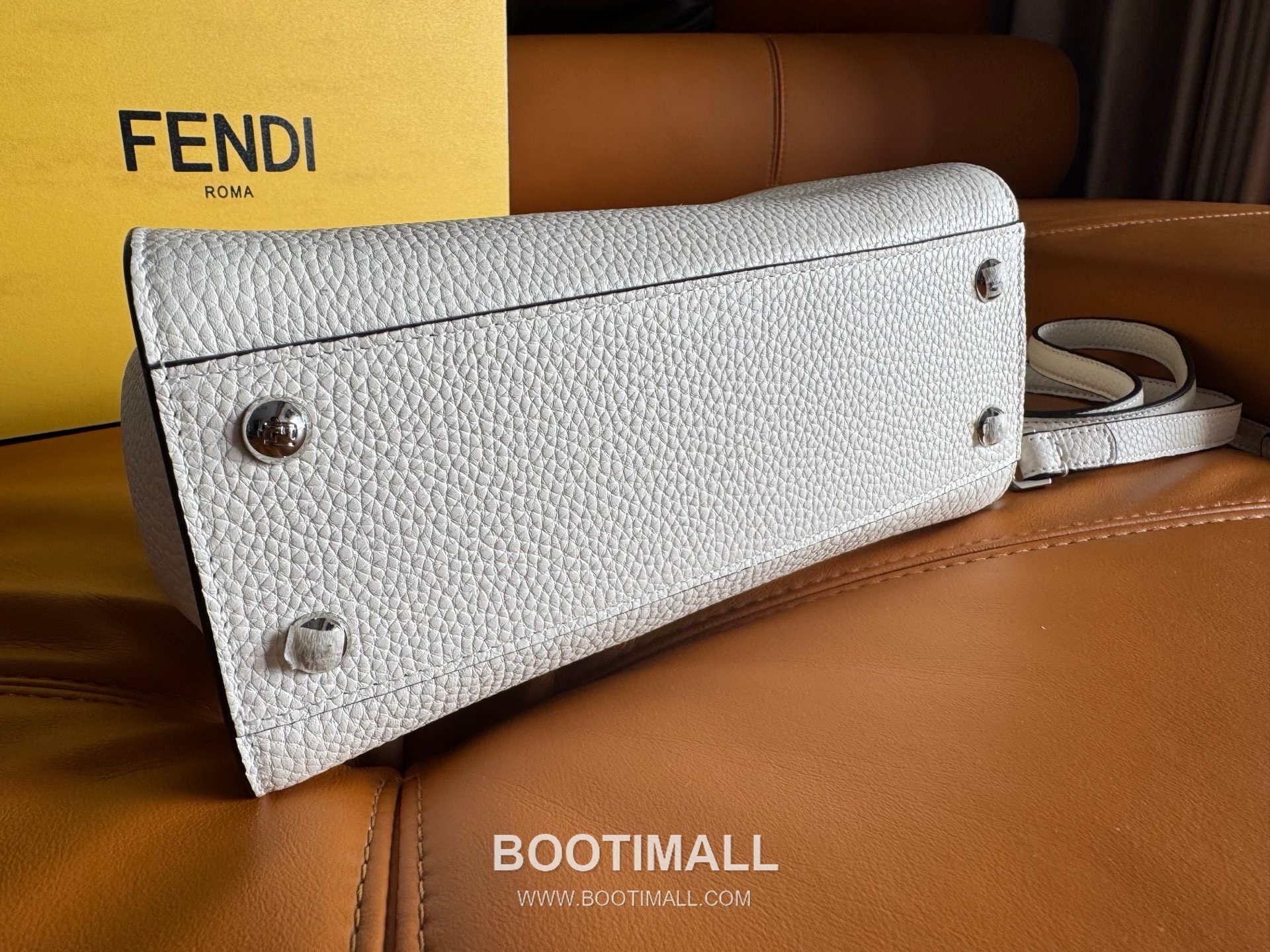 Fendi Peekaboo Small Full Grain Leather Bag 펜디 피카부 스몰 풀그레인 레더 백 23cm 4