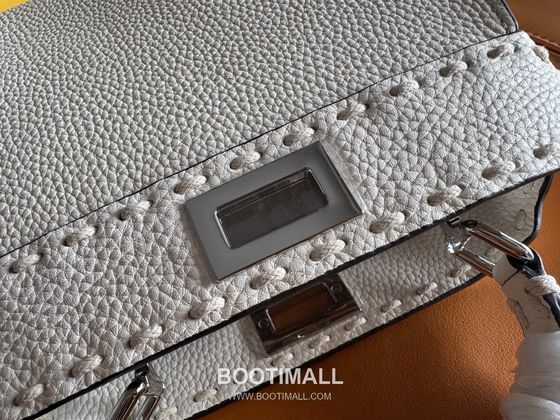 Fendi Peekaboo Small Full Grain Leather Bag 펜디 피카부 스몰 풀그레인 레더 백 23cm 5