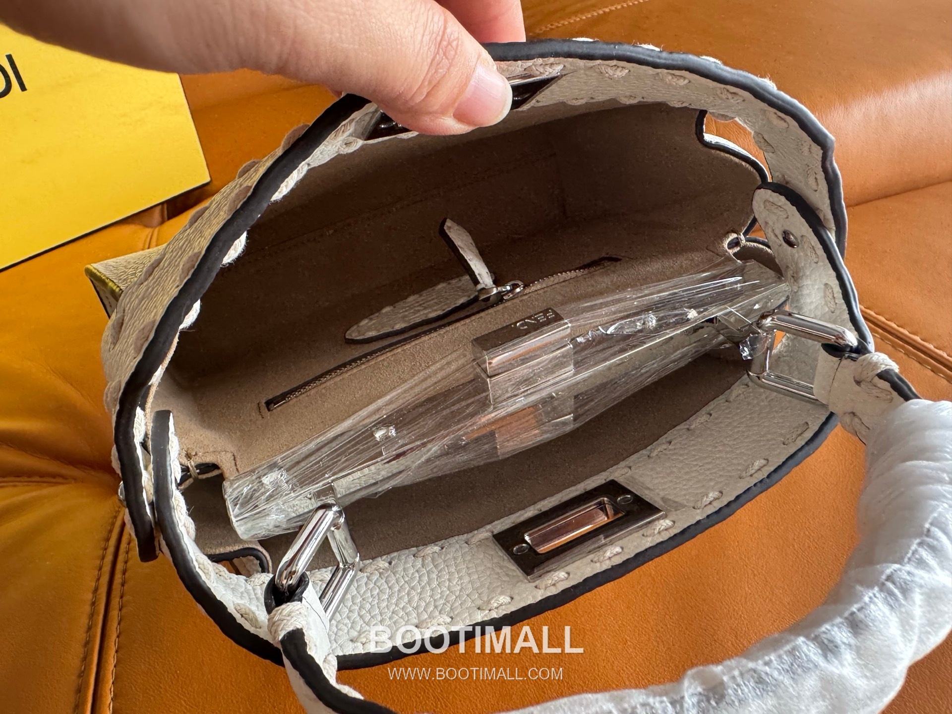 Fendi Peekaboo Small Full Grain Leather Bag 펜디 피카부 스몰 풀그레인 레더 백 23cm 6