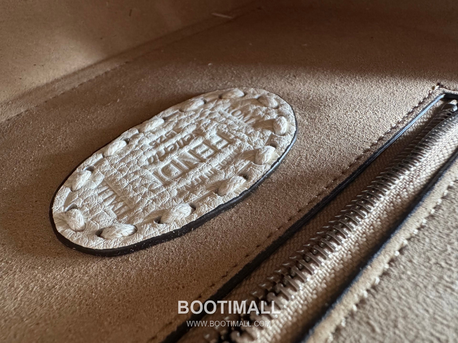 Fendi Peekaboo Small Full Grain Leather Bag 펜디 피카부 스몰 풀그레인 레더 백 23cm 7