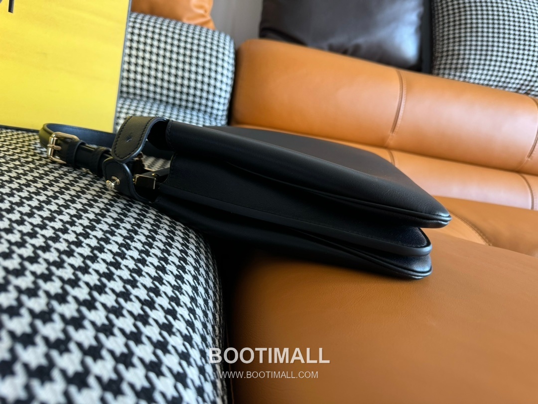 Fendi Peekaboo Soft Medium Calfskin Leather Bag 펜디 피카부 소프트 미디엄 카프스킨 레더 백 33cm 3