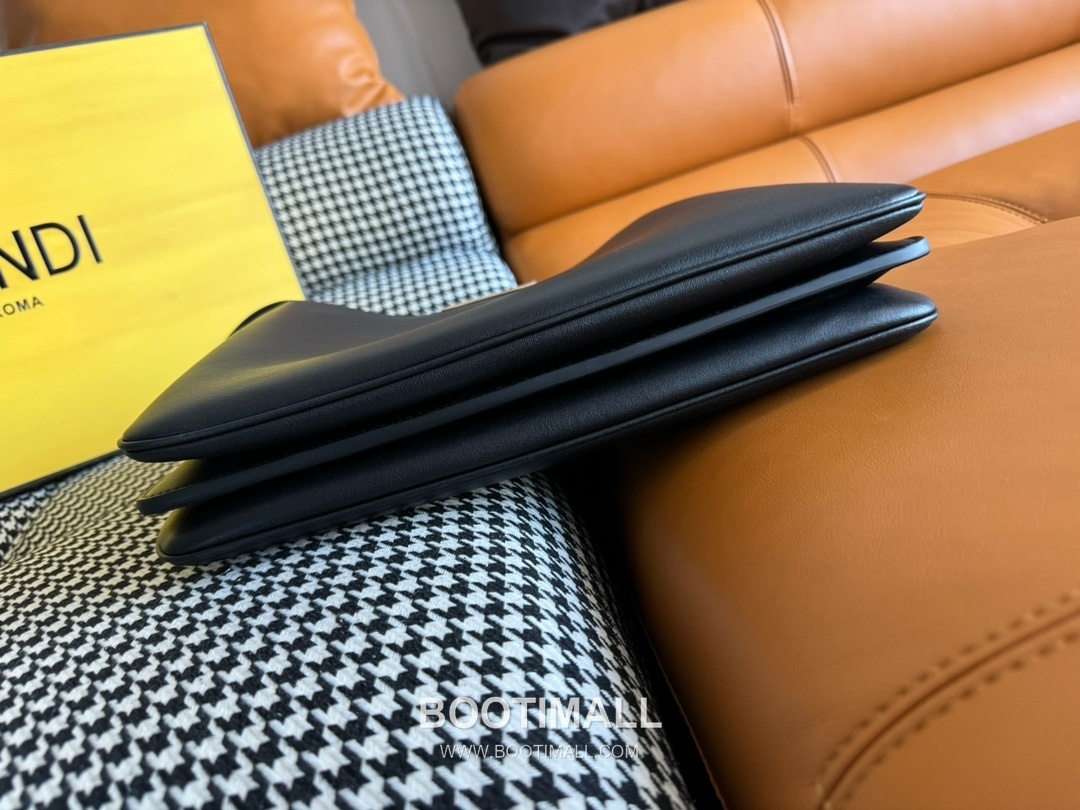 Fendi Peekaboo Soft Medium Calfskin Leather Bag 펜디 피카부 소프트 미디엄 카프스킨 레더 백 33cm 4