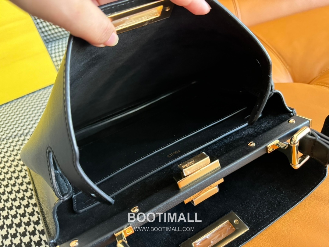 Fendi Peekaboo Soft Medium Calfskin Leather Bag 펜디 피카부 소프트 미디엄 카프스킨 레더 백 33cm 6