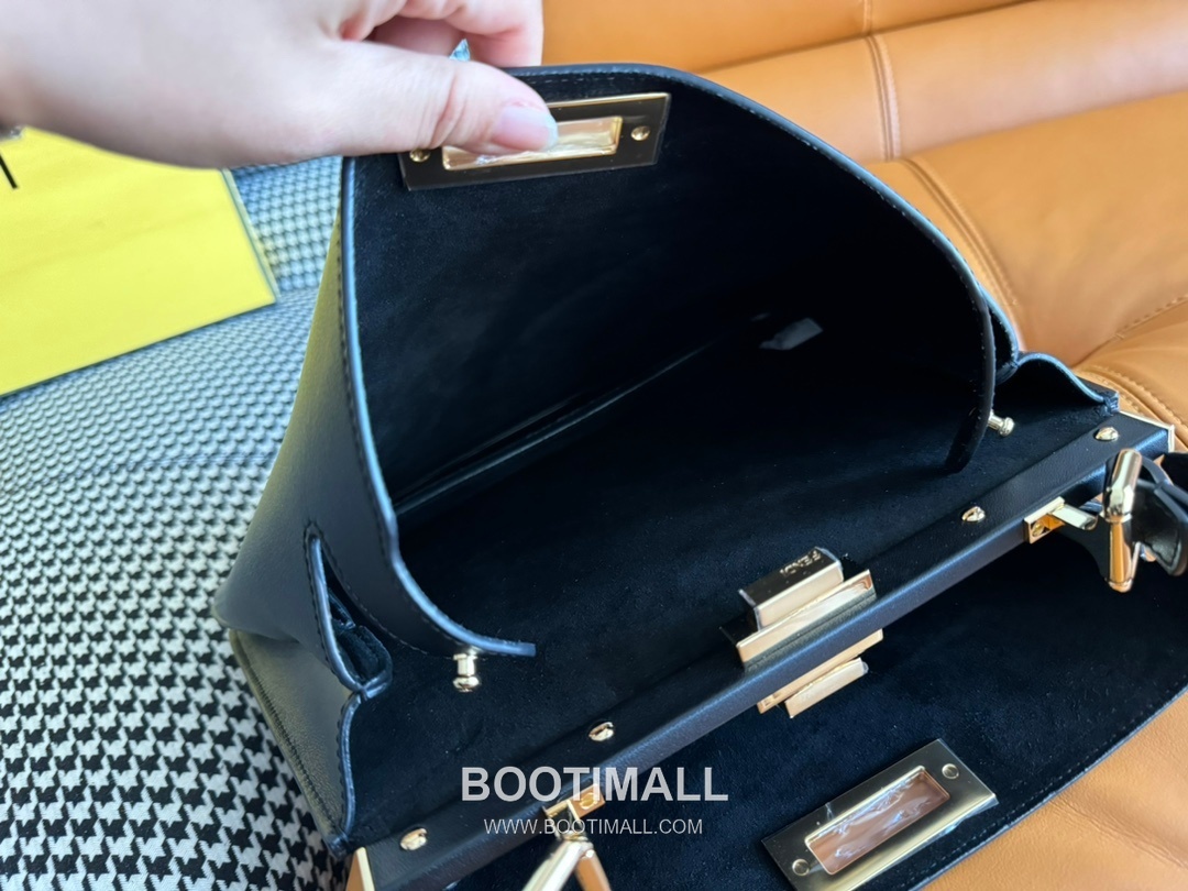 Fendi Peekaboo Soft Medium Calfskin Leather Bag 펜디 피카부 소프트 미디엄 카프스킨 레더 백 33cm 7