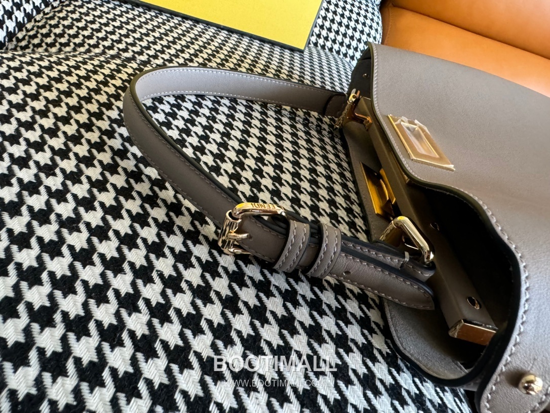 Fendi Peekaboo Soft Medium Calfskin Leather Bag 펜디 피카부 소프트 미디엄 카프스킨 레더 백 33cm 5