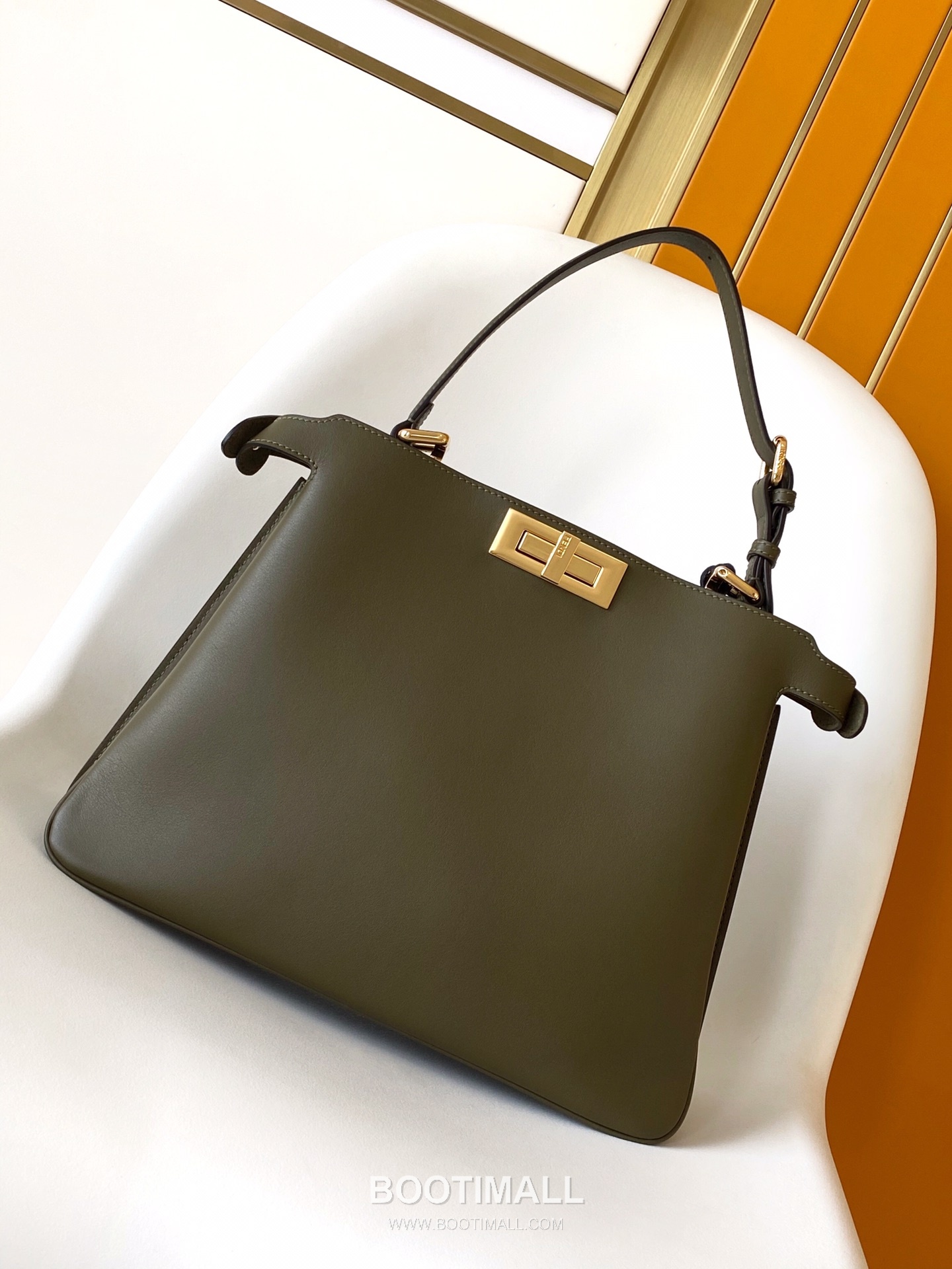 Fendi Peekaboo Soft Medium Calfskin Leather Bag 펜디 피카부 소프트 미디엄 카프스킨 레더 백 33cm 1