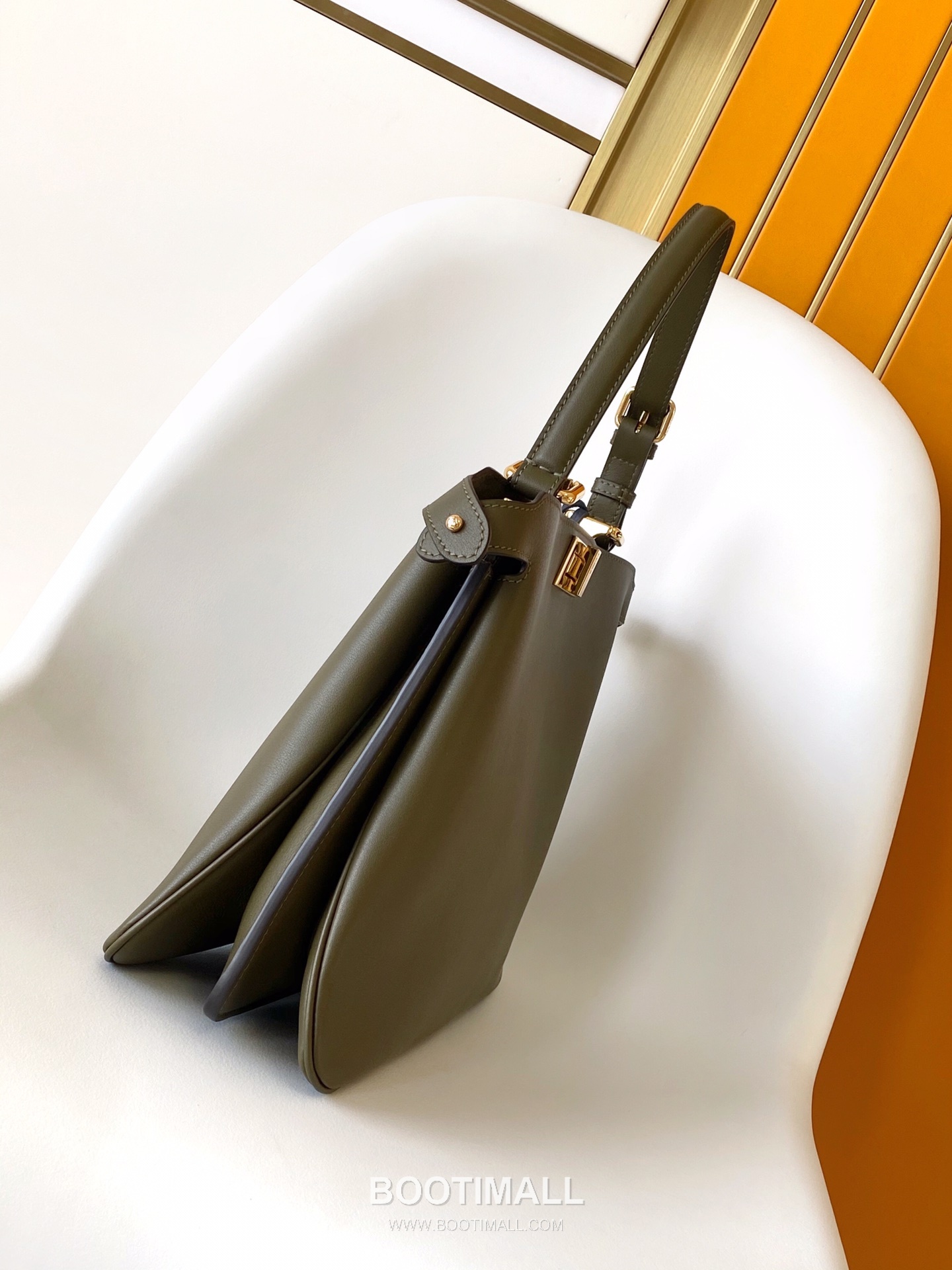 Fendi Peekaboo Soft Medium Calfskin Leather Bag 펜디 피카부 소프트 미디엄 카프스킨 레더 백 33cm 4