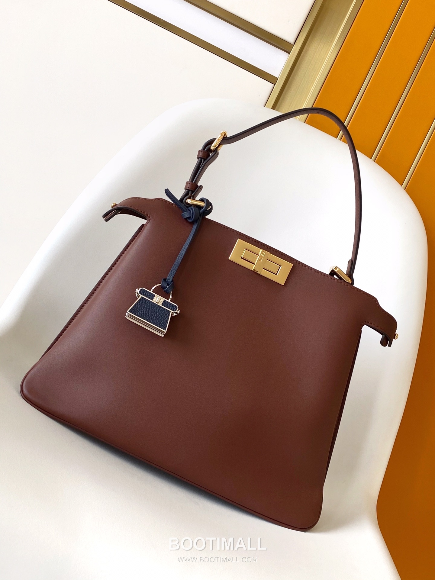 Fendi Peekaboo Soft Medium Calfskin Leather Bag 펜디 피카부 소프트 미디엄 카프스킨 레더 백 33cm 2