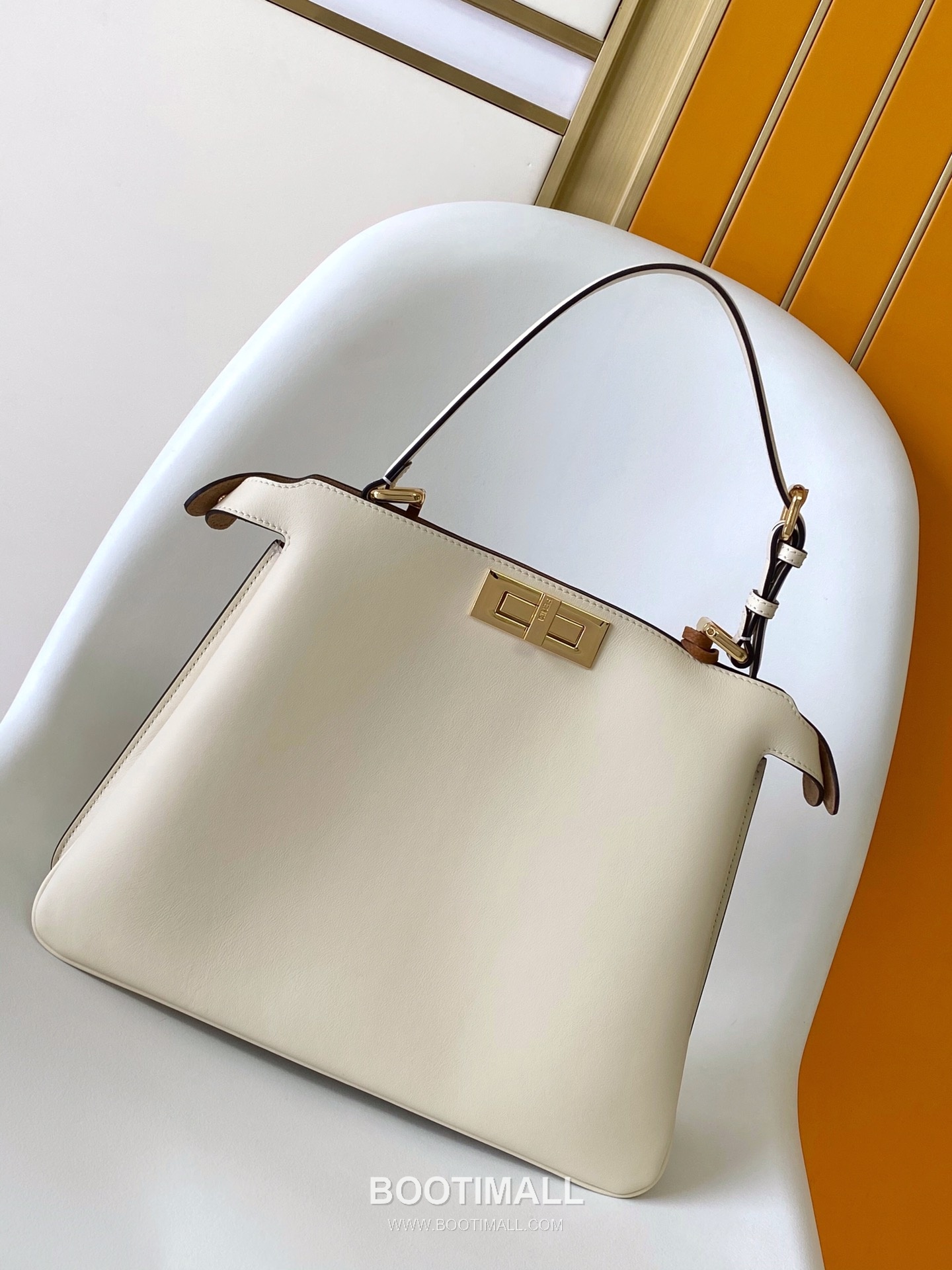 Fendi Peekaboo Soft Medium Calfskin Leather Bag 펜디 피카부 소프트 미디엄 카프스킨 레더 백 33cm 1