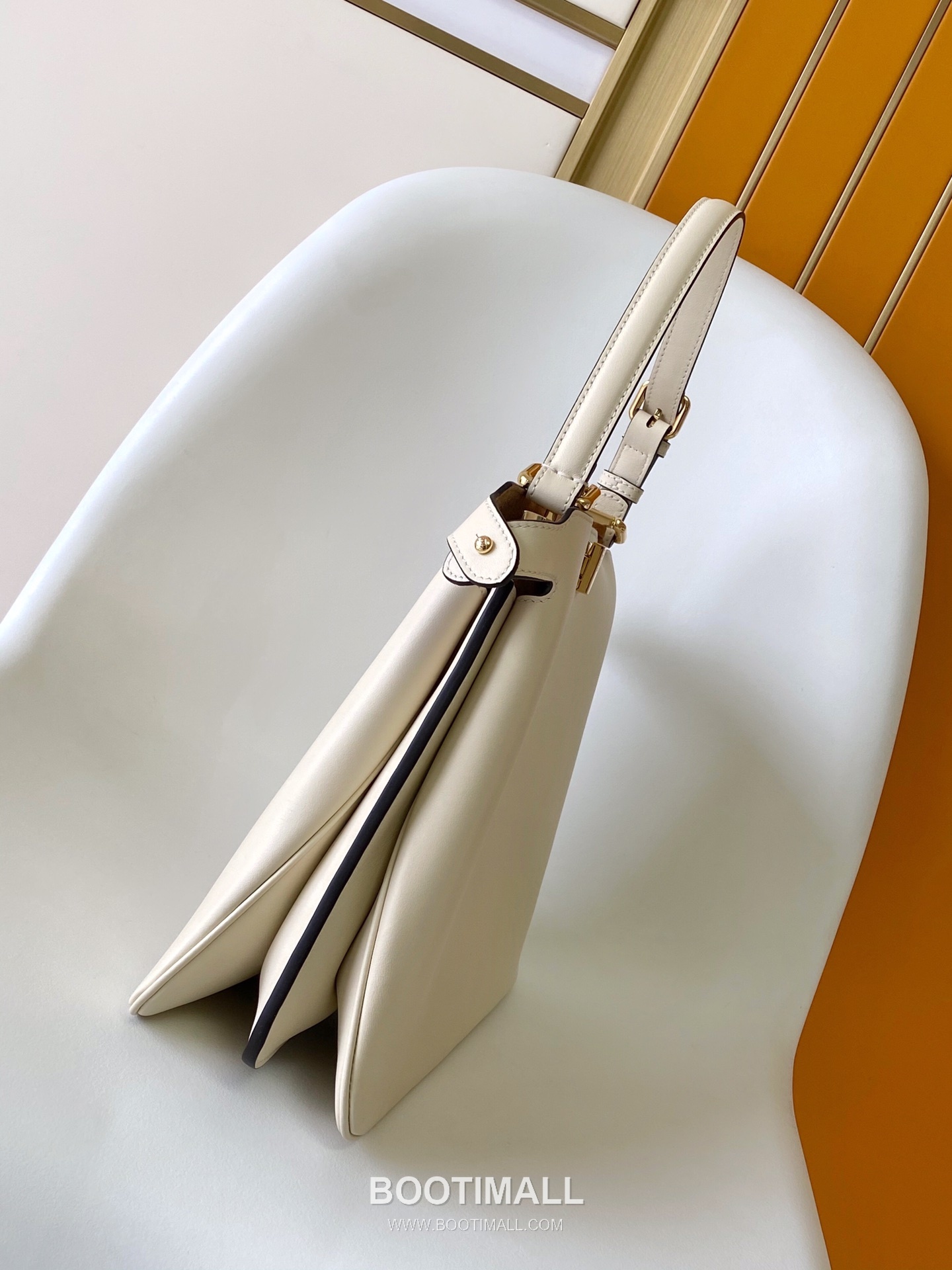 Fendi Peekaboo Soft Medium Calfskin Leather Bag 펜디 피카부 소프트 미디엄 카프스킨 레더 백 33cm 4