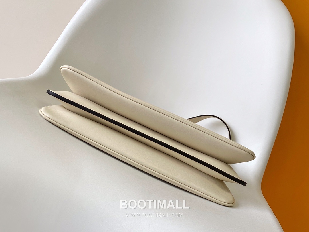 Fendi Peekaboo Soft Medium Calfskin Leather Bag 펜디 피카부 소프트 미디엄 카프스킨 레더 백 33cm 5