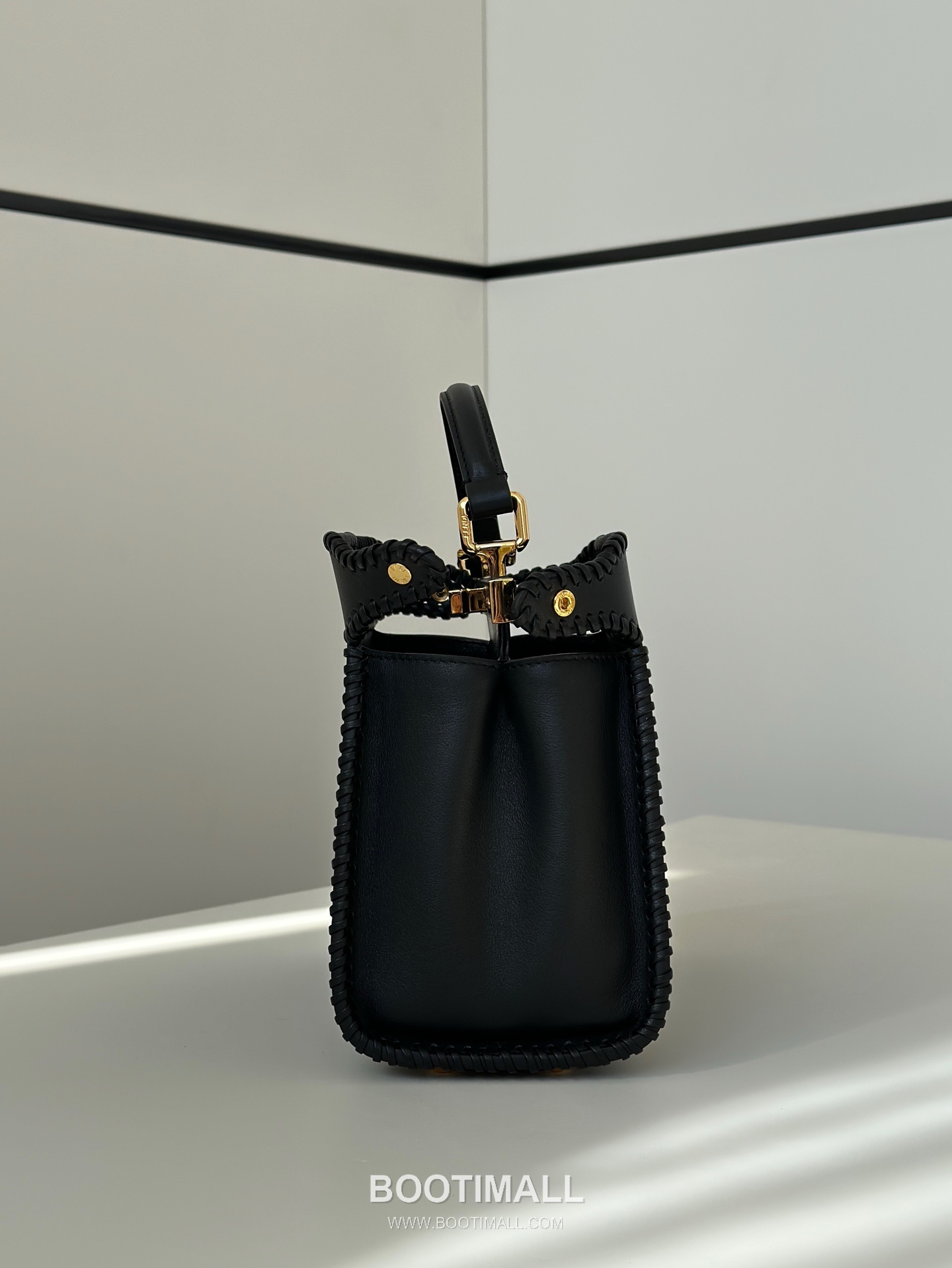 Fendi Peekaboo Small Calfskin Leather Bag 펜디 피카부 스몰 카프스킨 레더 백 23cm 2