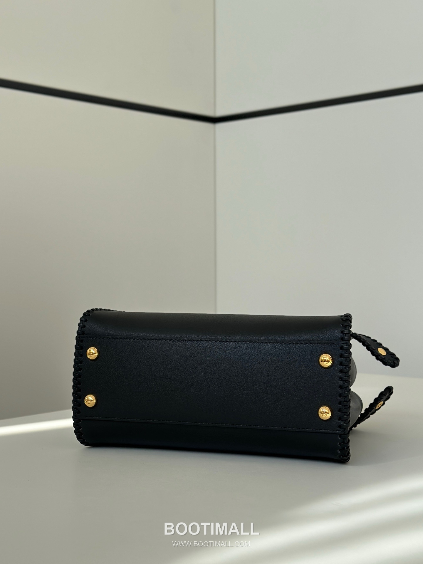 Fendi Peekaboo Small Calfskin Leather Bag 펜디 피카부 스몰 카프스킨 레더 백 23cm 3