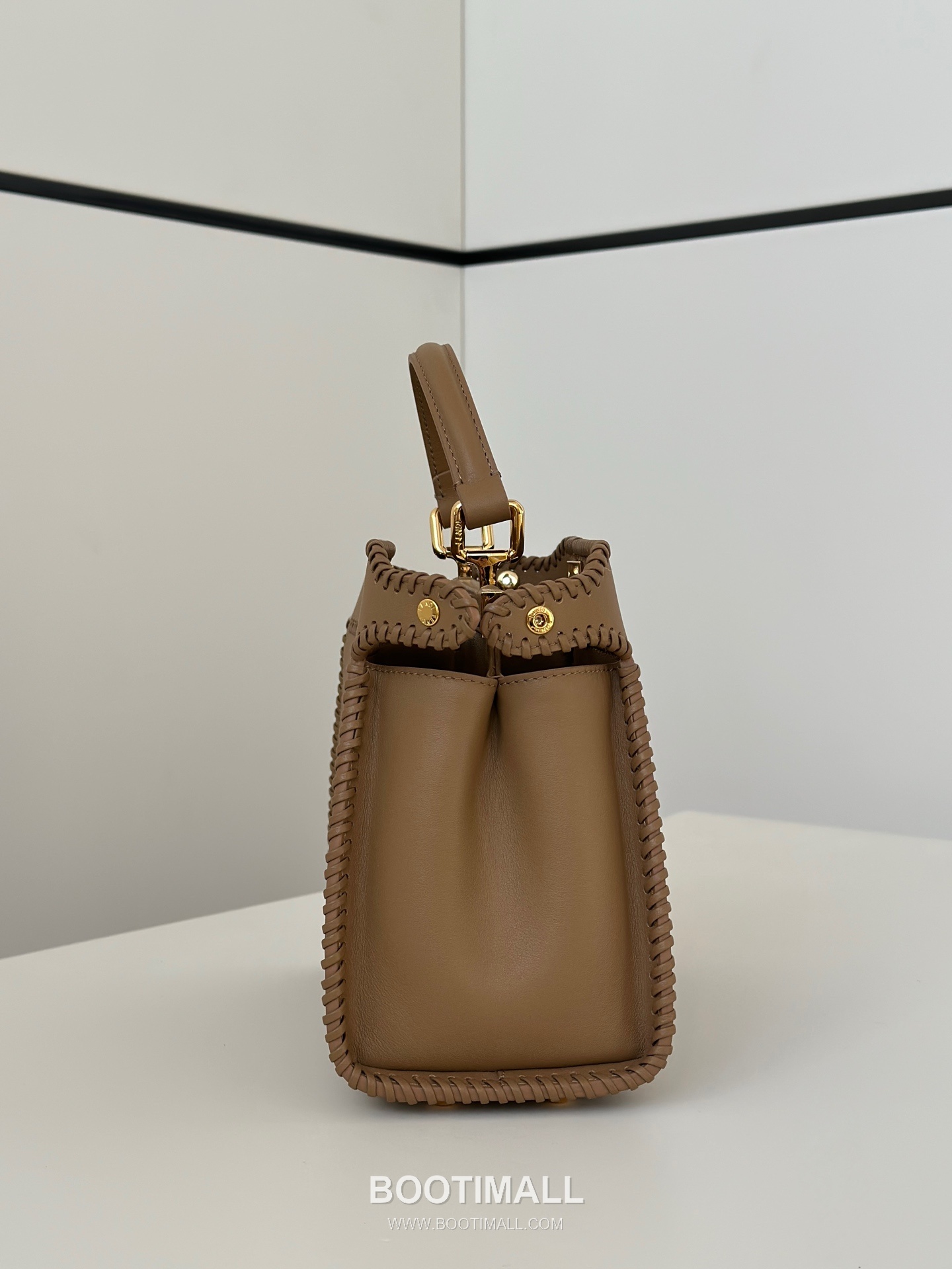 Fendi Peekaboo Small Calfskin Leather Bag 펜디 피카부 스몰 카프스킨 레더 백 23cm 2