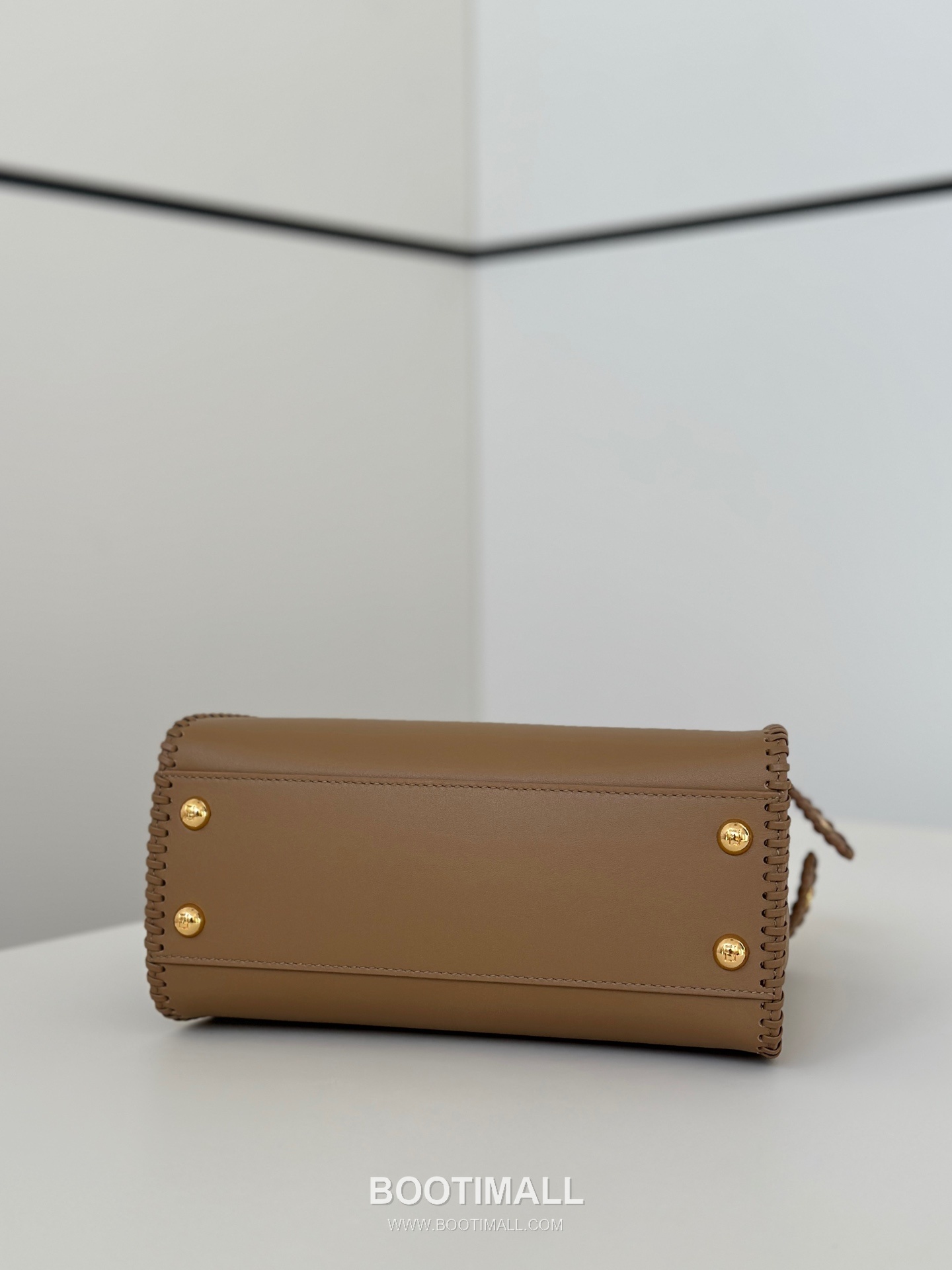 Fendi Peekaboo Small Calfskin Leather Bag 펜디 피카부 스몰 카프스킨 레더 백 23cm 3