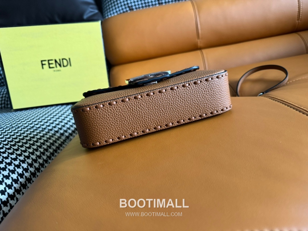 Fendi Baguette Mini Cuoio Romano Leather Bag 펜디 바게트 미니 쿠오이오 로마노 레더 백 20cm 5