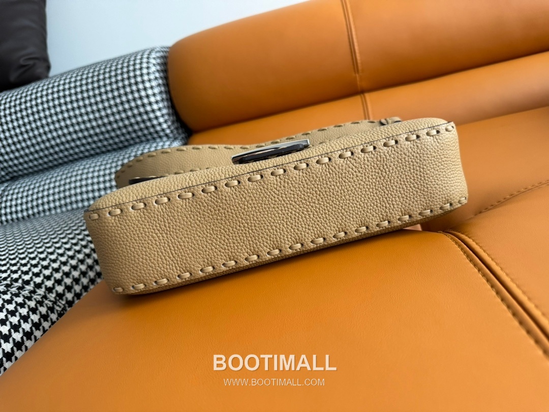 Fendi Baguette Medium Cuoio Romano Leather Bag 펜디 바게트 미디엄 쿠오이오 로마노 레더 백 27cm 4