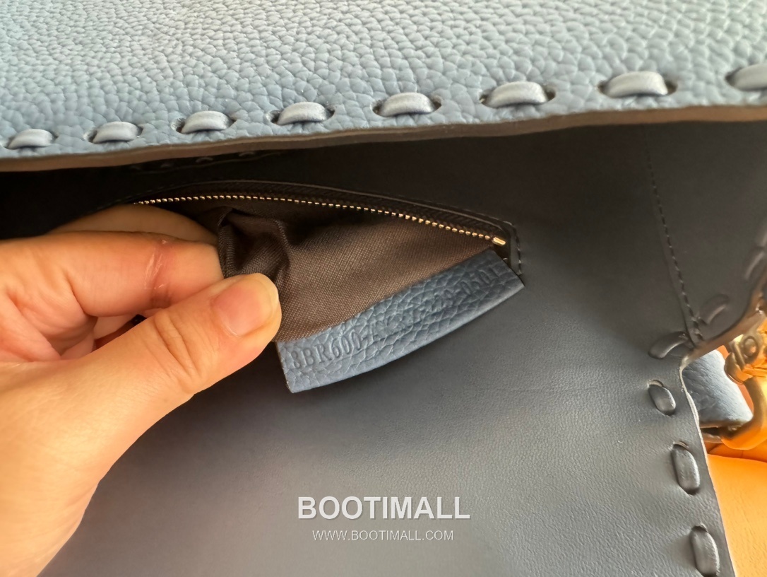 Fendi Baguette Medium Cuoio Romano Leather Bag 펜디 바게트 미디엄 쿠오이오 로마노 레더 백 27cm 17