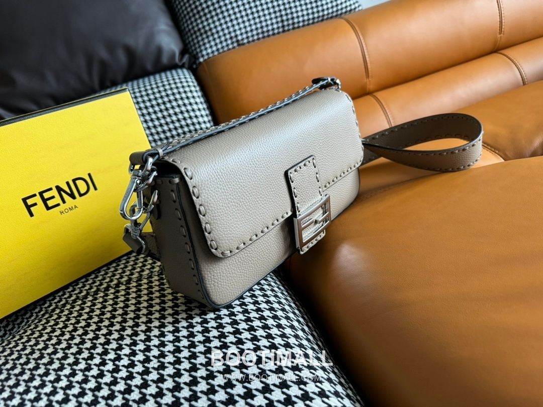 Fendi Baguette Medium Cuoio Romano Leather Bag 펜디 바게트 미디엄 쿠오이오 로마노 레더 백 27cm 2