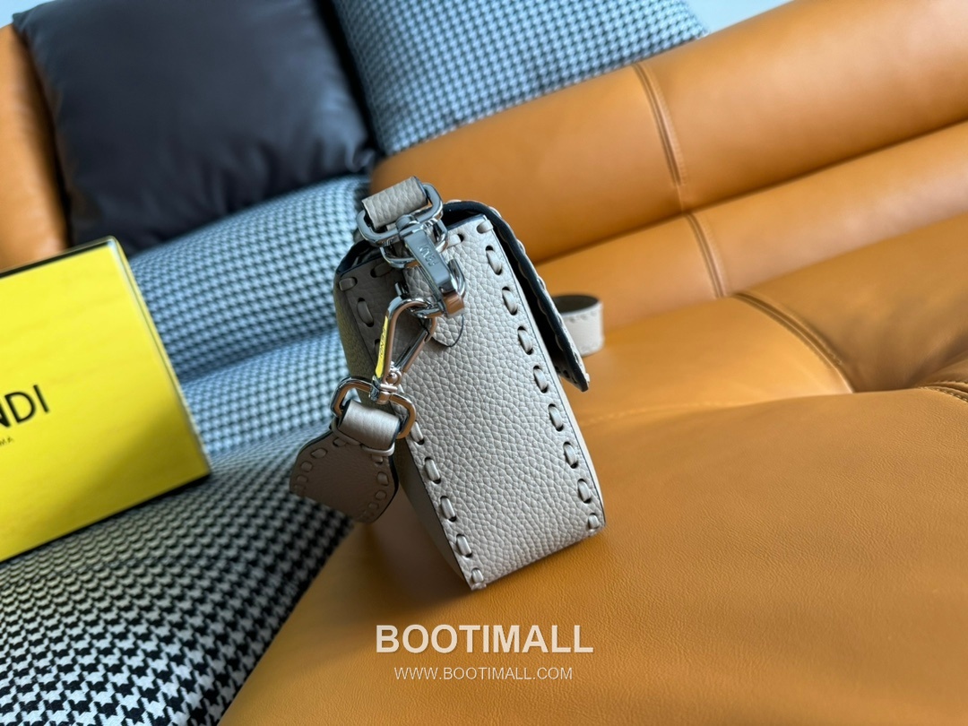 Fendi Baguette Medium Cuoio Romano Leather Bag 펜디 바게트 미디엄 쿠오이오 로마노 레더 백 27cm 3