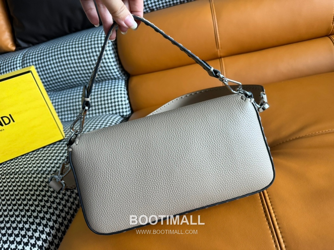 Fendi Baguette Medium Cuoio Romano Leather Bag 펜디 바게트 미디엄 쿠오이오 로마노 레더 백 27cm 5