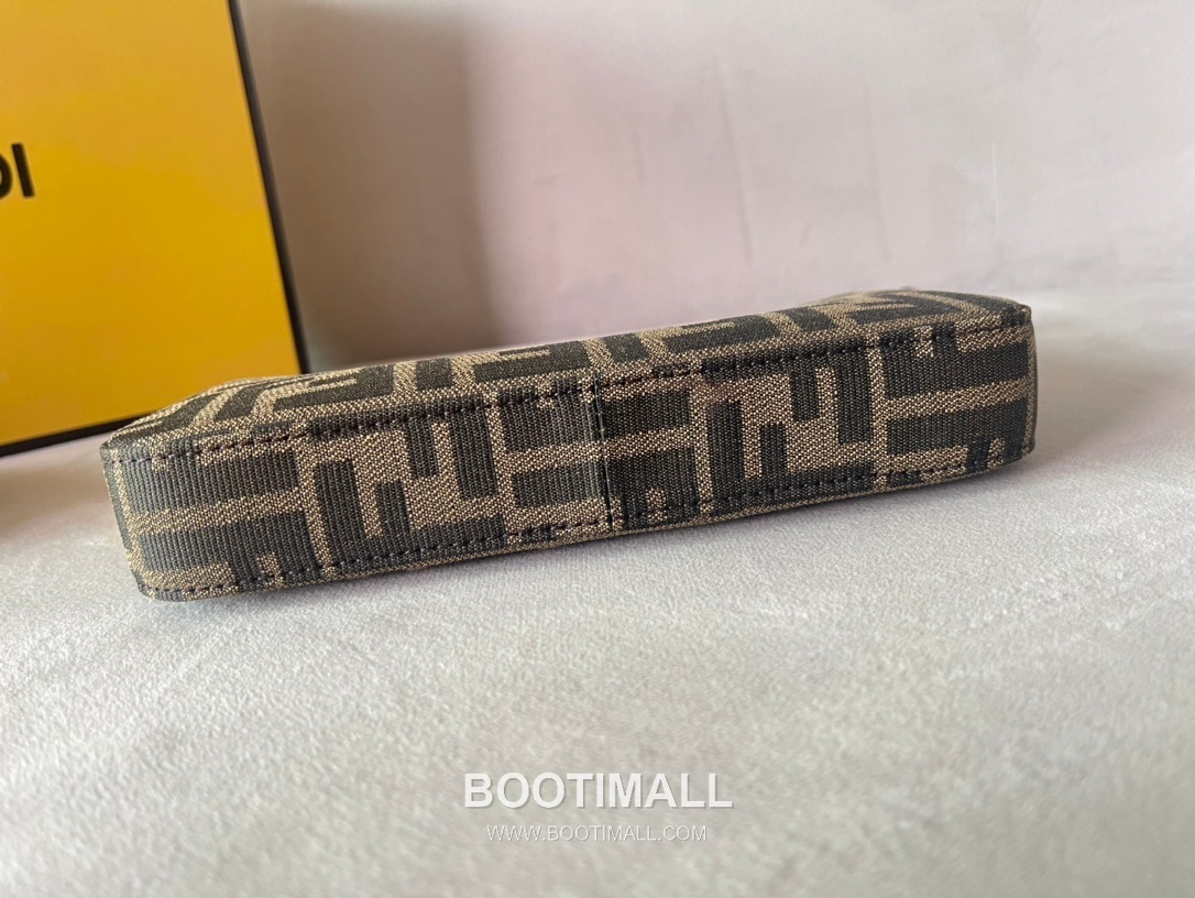Fendi Baguette Pochette FF Jacquard Fabric Bag 펜디 바게트 포쉐트 FF 자카드 패브릭 백 20cm 4