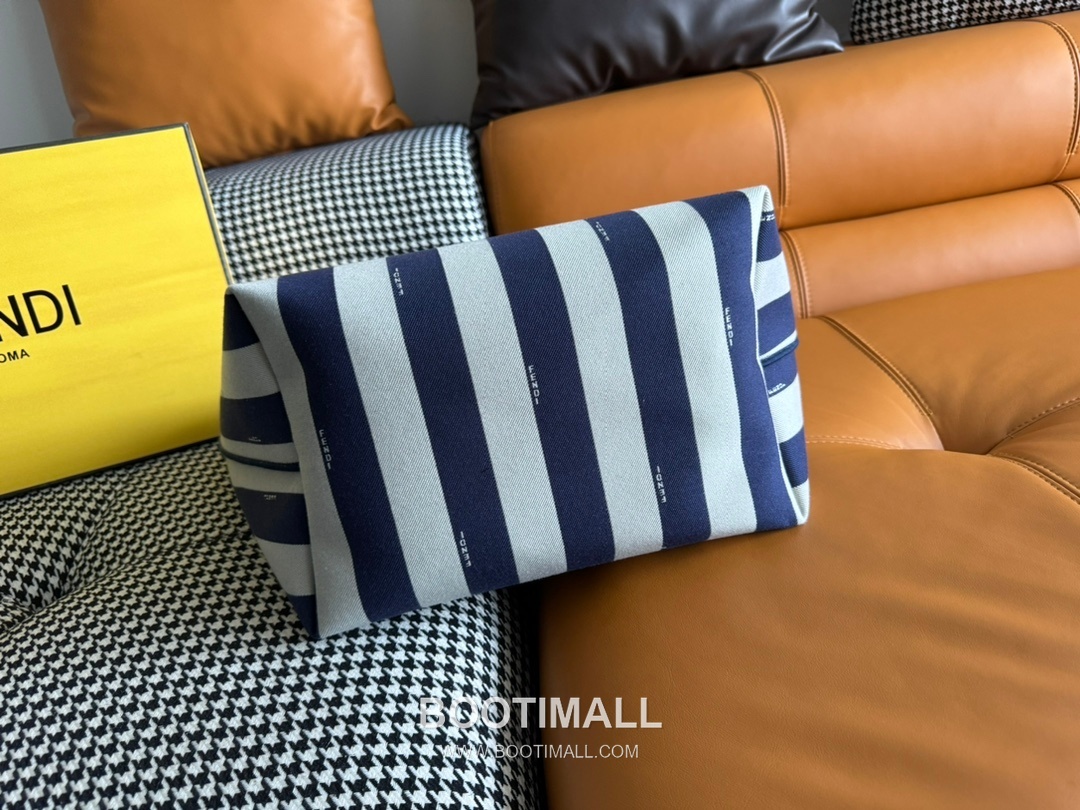 Fendi Baguette Large Tote Pequin FF Jacquard Fabric Bag 펜디 바게트 라지 토트 페퀸 FF 자카드 패브릭 백 35cm 3