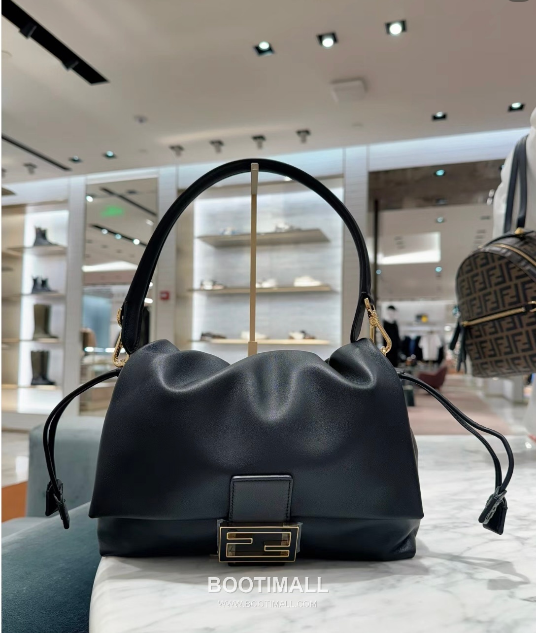 Fendi Mamma Baguette Medium Nappa Leather Black Shoulder Bag 펜디 맘마 바게트 미디엄 나파 레더 블랙 숄더백 26.5cm 3