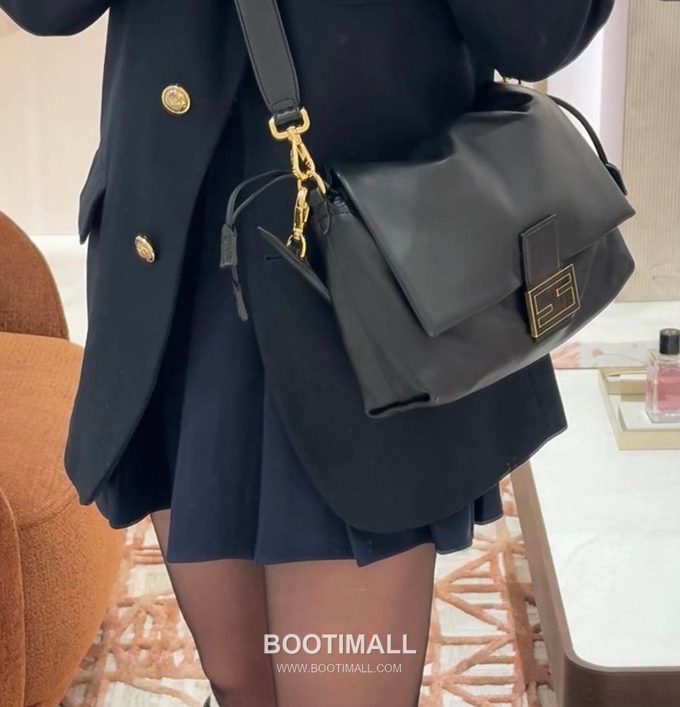 Fendi Mamma Baguette Medium Nappa Leather Black Shoulder Bag 펜디 맘마 바게트 미디엄 나파 레더 블랙 숄더백 26.5cm 4