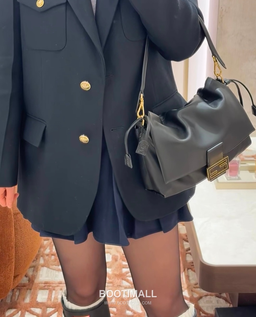 Fendi Mamma Baguette Medium Nappa Leather Black Shoulder Bag 펜디 맘마 바게트 미디엄 나파 레더 블랙 숄더백 26.5cm 5