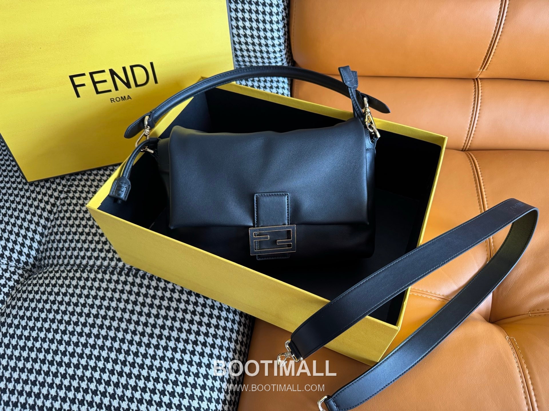 Fendi Mamma Baguette Medium Nappa Leather Black Shoulder Bag 펜디 맘마 바게트 미디엄 나파 레더 블랙 숄더백 26.5cm 10