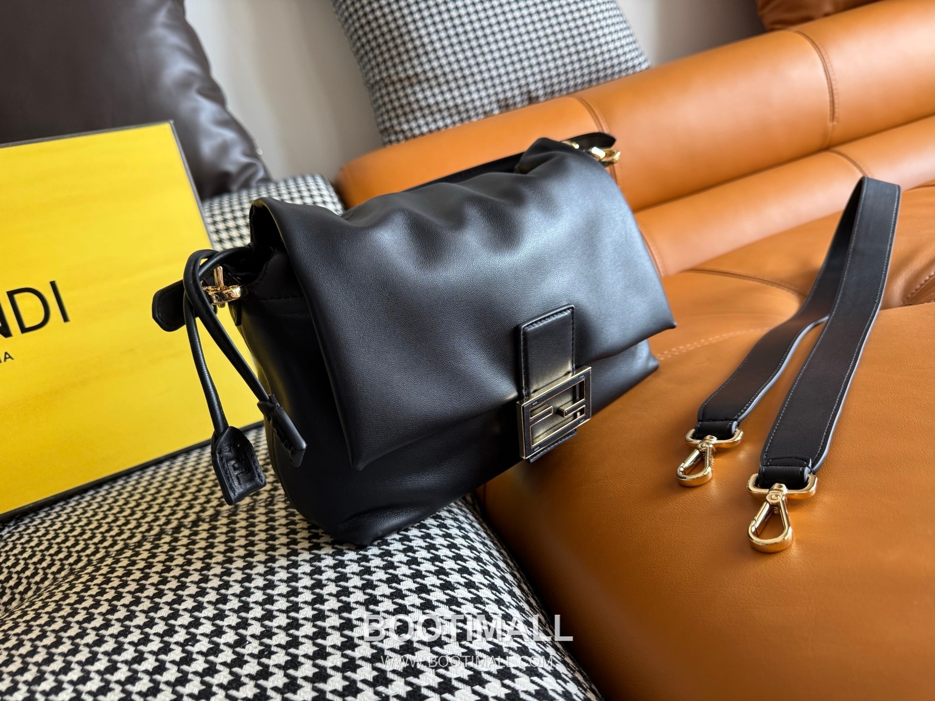 Fendi Mamma Baguette Medium Nappa Leather Black Shoulder Bag 펜디 맘마 바게트 미디엄 나파 레더 블랙 숄더백 26.5cm 12