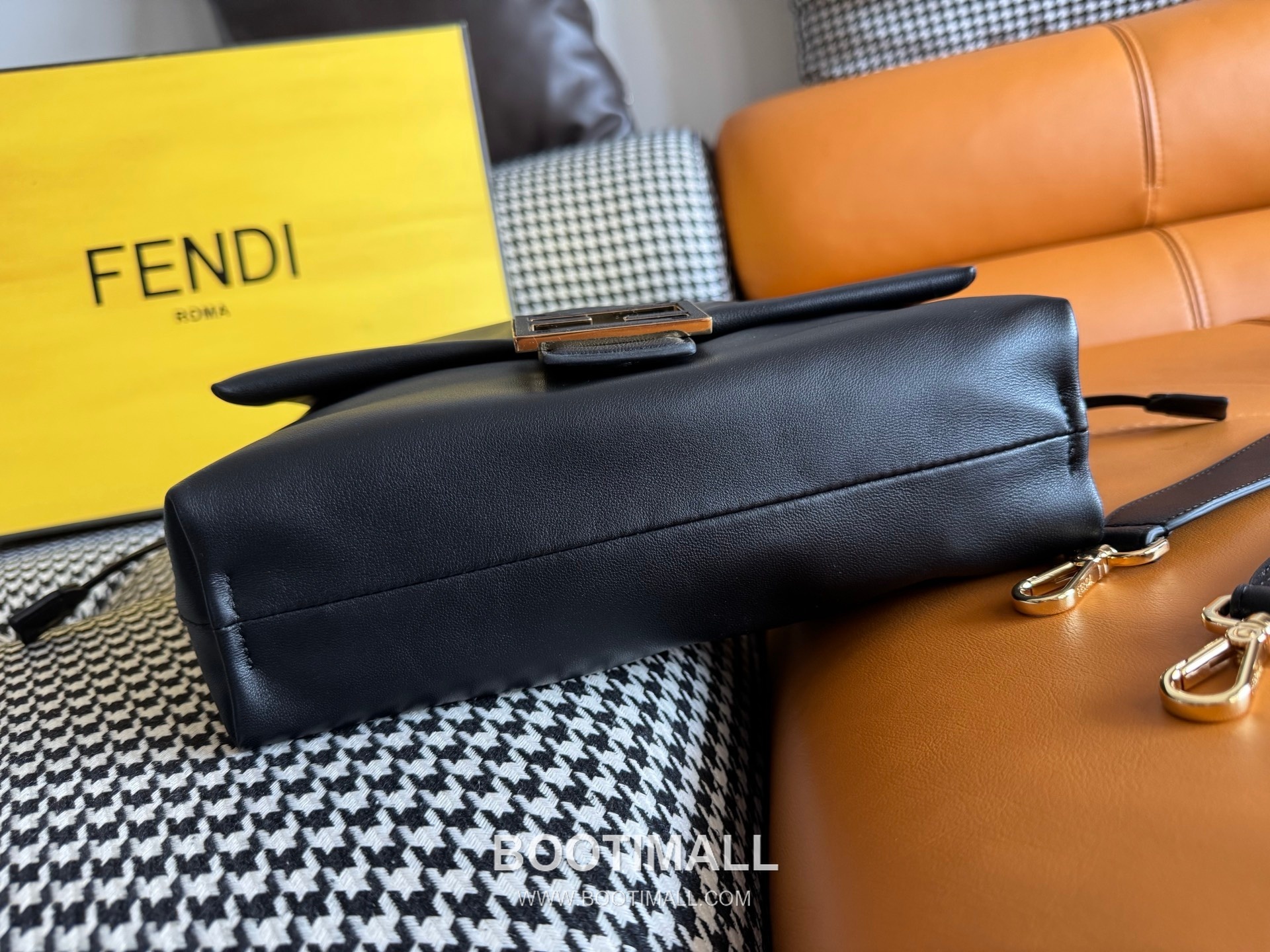 Fendi Mamma Baguette Medium Nappa Leather Black Shoulder Bag 펜디 맘마 바게트 미디엄 나파 레더 블랙 숄더백 26.5cm 14